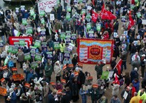 Gran Bretagna: Tutti in piazza contro innalzamento età pensionabile