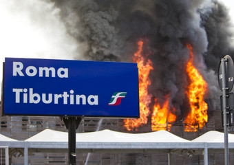 Tiburtina:Incendio, disagi e caos nel traffico dei treni