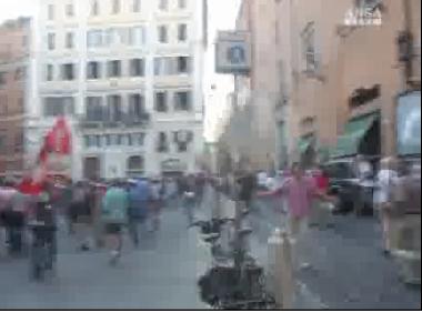 Testo Manovra Bis approvato e firmato: Tensione e scontri davanti Montecitorio, il VIDEO