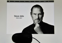 E’ morto Steve Jobs il fondatore di Apple: Presentato iPhone 4S
