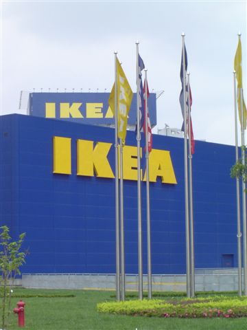 Ikea di Campi: falso allarme per due pacchi sospetti