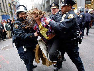 Occupy Wall Street: Oltre 170 arresti, cariche e blocchi