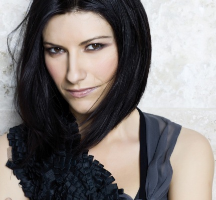 Laura Pausini presenta il suo “INEDITO” in diretta WEB