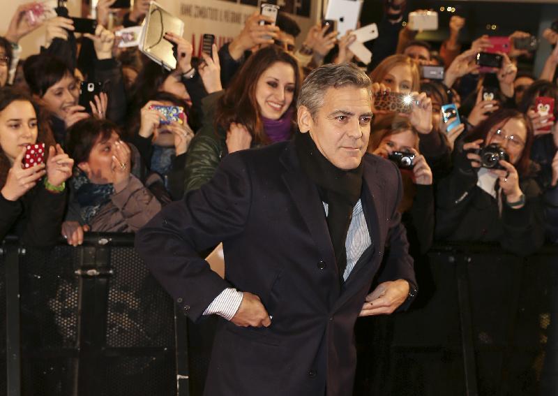 George Clooney strega tutti a Milano