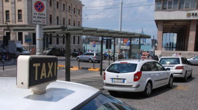 Tassista in coma dopo un litigio a Milano