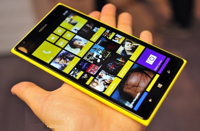 Nokia Lumia 1520 e 1320: migliori offerte e sconti Amazon ed Euronics (marzo 2014)