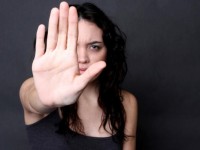Picchia donna incinta