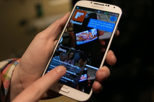 Samsung Galaxy S4, sconto del 50% su uno smartphone (se ne prendi due)