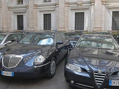 Auto blu e mancette, tagli e novità della spending review 2014: cosa cambia