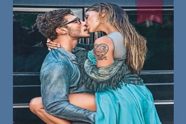 Belen Rodriguez e Stefano De Martino: la foto hot non piace ai fans