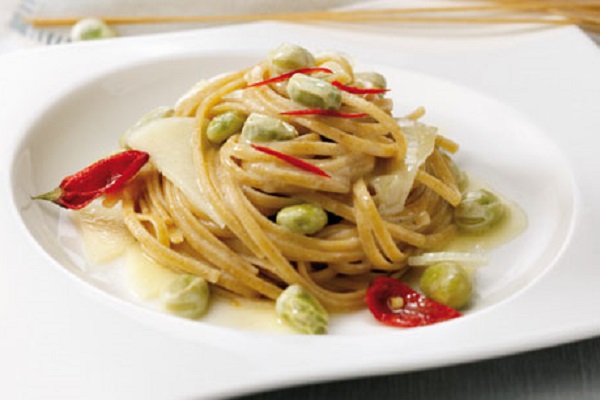 Linguine integrali con fave: ricetta per primi