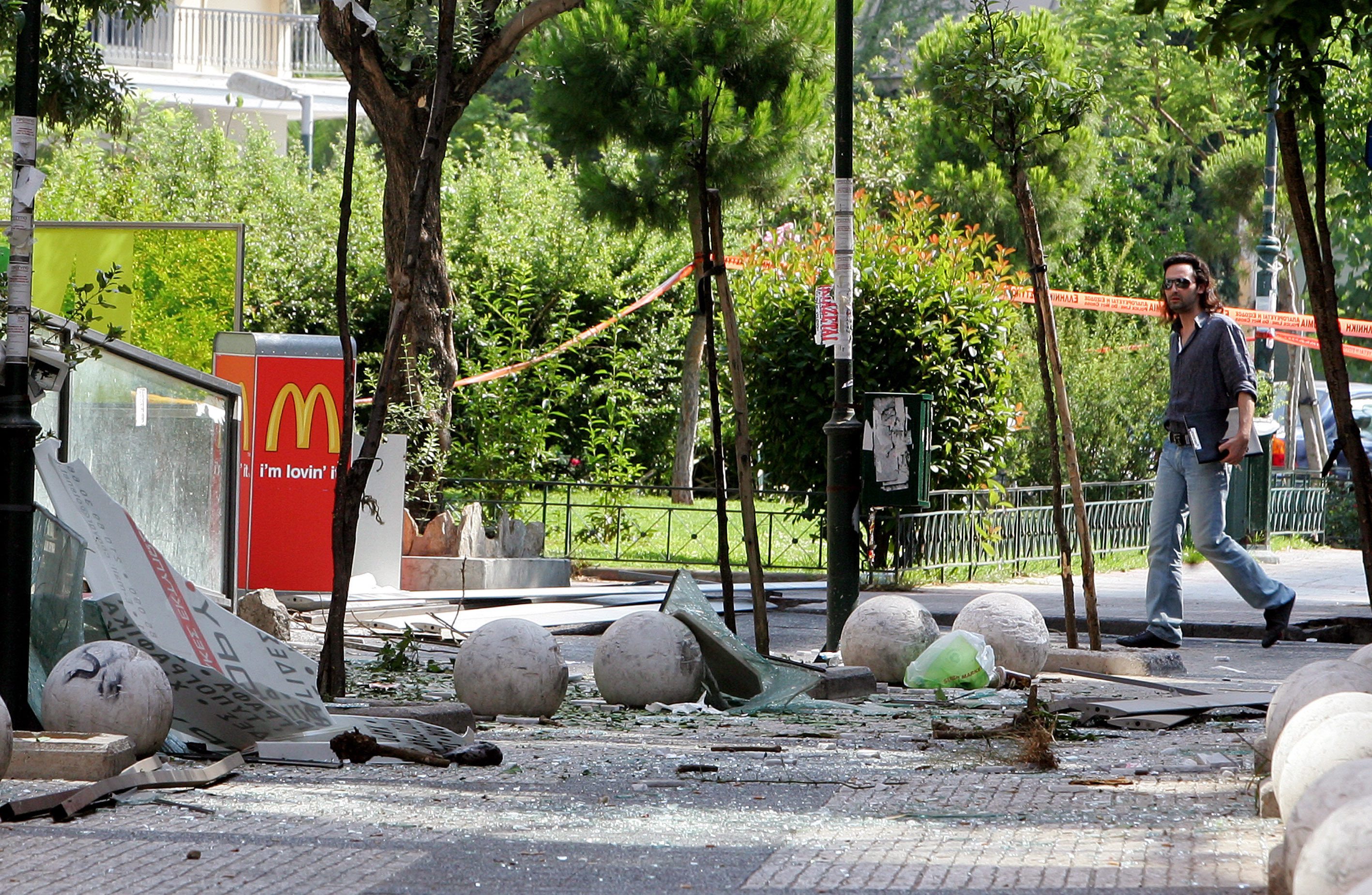 Atene: bomba scoppia davanti alla Banca Centrale