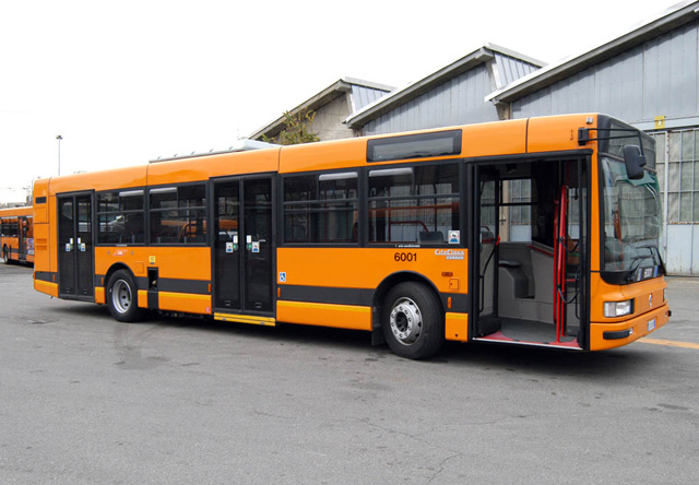 Ragazza picchiata per un posto sul bus