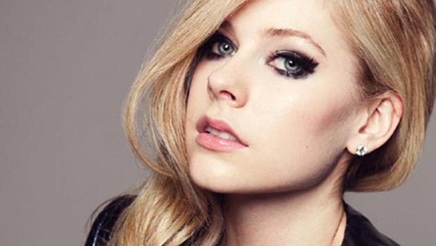 Avril Lavigne con il video ‘Hello Kitty’ scatena accese polemiche