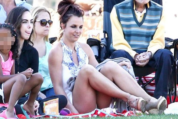 Britney Spears ingrassata e felice: eccola al parco insieme ai figli