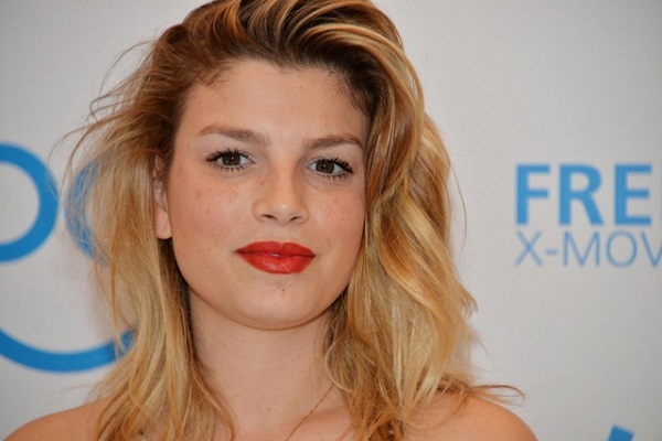 Emma Marrone testimonial per Sloggi: bagno di folla per la cantante