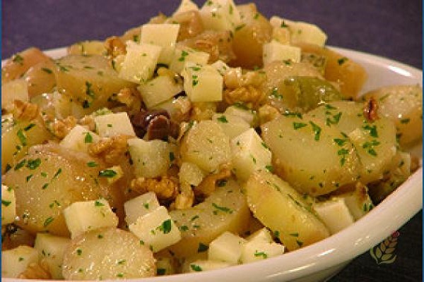 Insalata di patate con pomodori secchi: ricetta per contorni