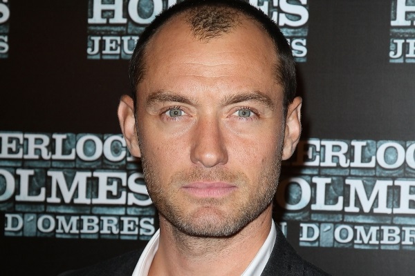 Jude Law ubriaco e molesto: una modella gli rifila un due di picche!