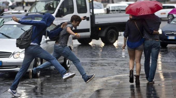 Meteo, torna il maltempo. Temperature sopra la media