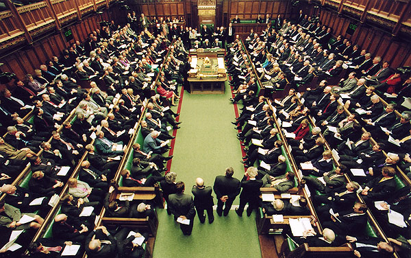 Scandalo al Parlamento inglese: orge gay con soldi pubblici