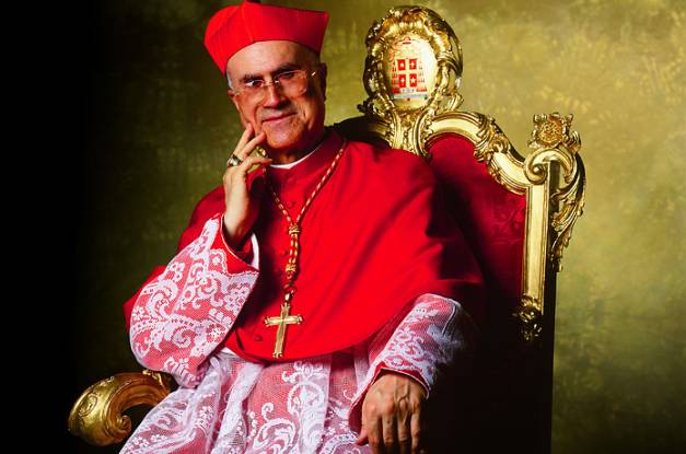 Cardinal Bertone indagato per aver sottratto 15 milioni di euro al Vaticano