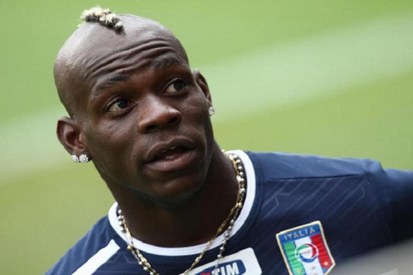 Mario Balotelli ed Enock protagonisti di una rissa a Milano