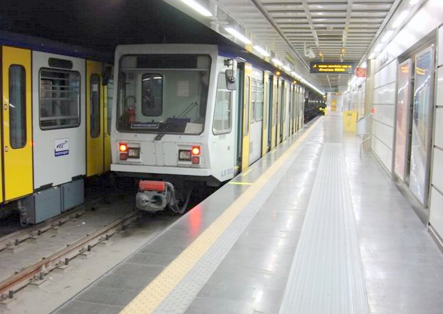Napoli, uomo muore di infarto nella metro