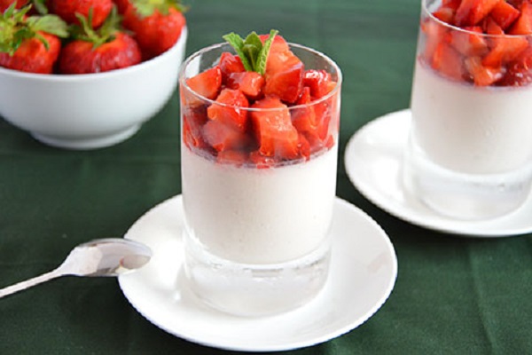 Panna cotta alle fragole: ricetta per dolci