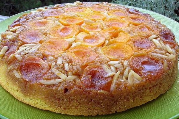 Torta di albicocche e mandorle: ricetta per dolci