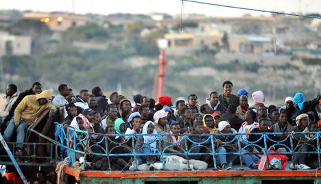 Immigrazione clandestina: nuova tragedia nel Canale di Sicilia, 30 morti