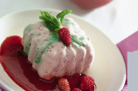 I dolci estivi: il semifreddo goloso alle fragole, ingredienti e preparazione