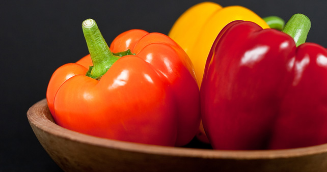 Ricette per l’estate: antipasto freddo di peperoni al pangrattato