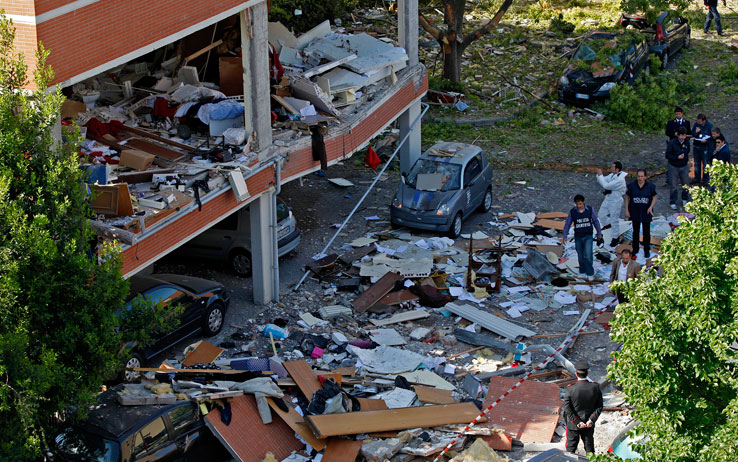 Roma: esplode un palazzo sulla Tuscolana, grave una ragazza ucraina