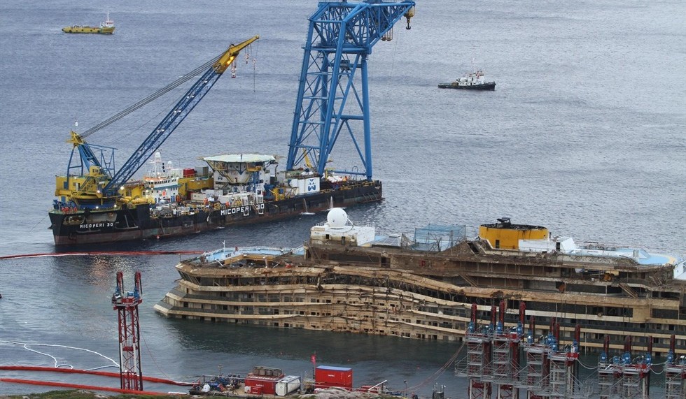 Aggiornamenti Costa Concordia: iniziato il viaggio verso Genova