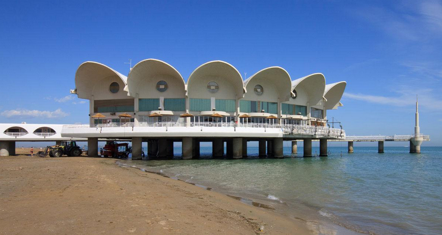 Cultura, a Lignano scende in spiaggia