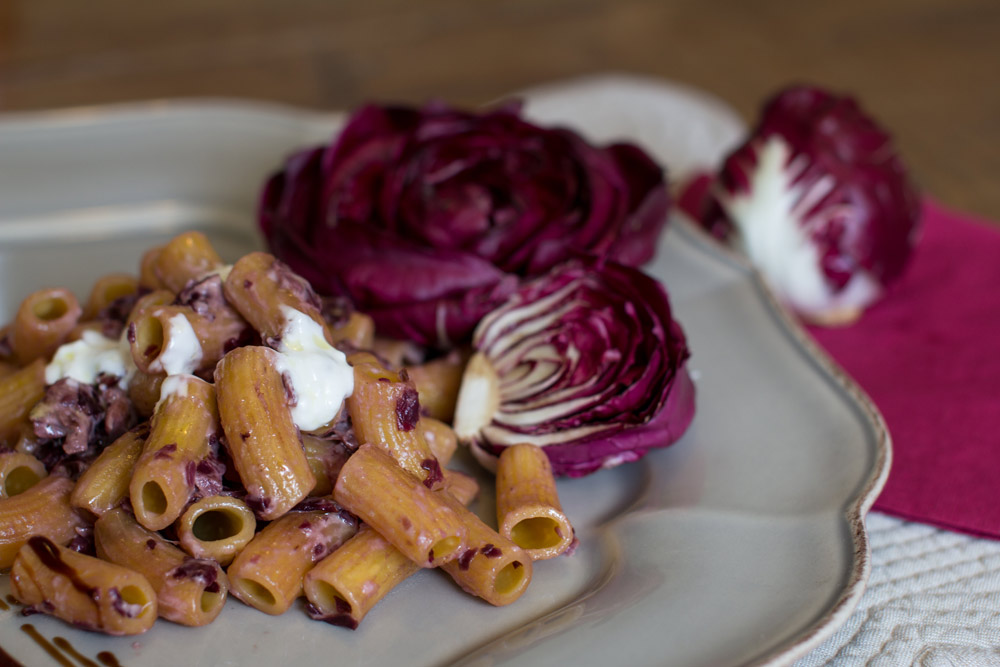 Ricetta pasta radicchio e stracchino: facile, veloce e gustosa