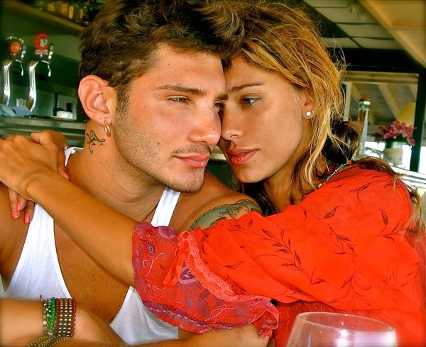 Stefano De Martino e Belen Rodriguez: coccole e vacanze interminabili