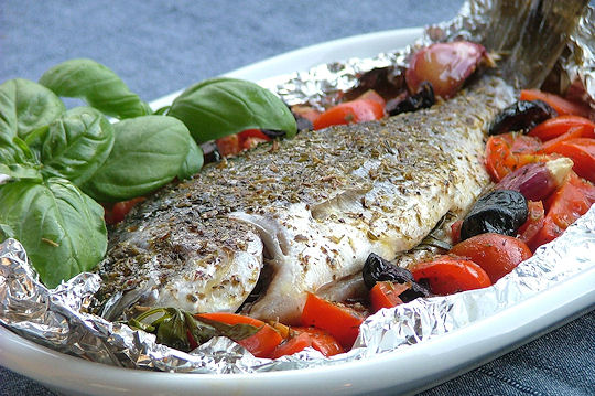 Ricette light e veloci: branzino al cartoccio, preparazione e ingredienti