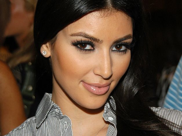 Kim Kardashian: scatti hot per il matrimonio, regalo per amici
