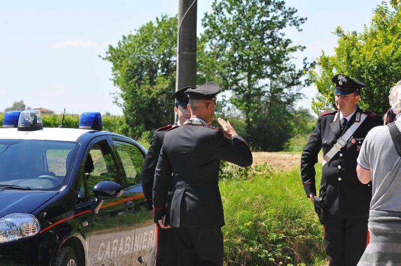 Reggio Emilia: cadavere nudo di anziano abbandonato su un’auto