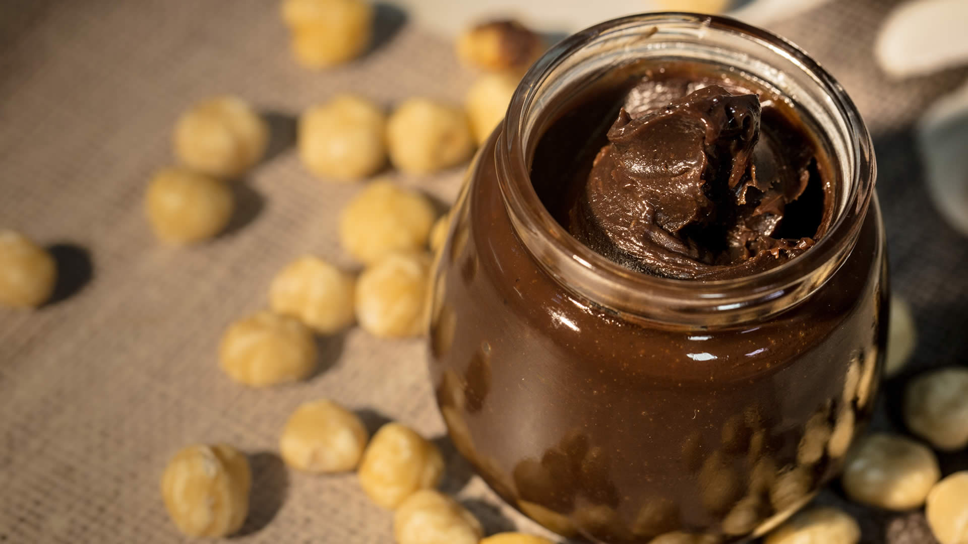 Dolci al cucchiaio: crema alle nocciole, ricetta e ingredienti