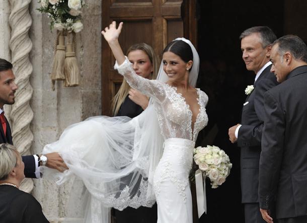 Ludovica Caramis: sposa in un abito sensualissimo