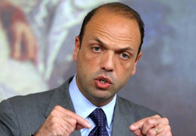 Alfano: insulti di violenza inaudita per la circolare su matrimoni gay