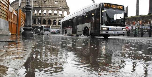 Maltempo Roma: Almone, negozi allagati. Porta Pia: crolli