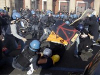 Scioperi, scontri e tensioni in tutta Italia