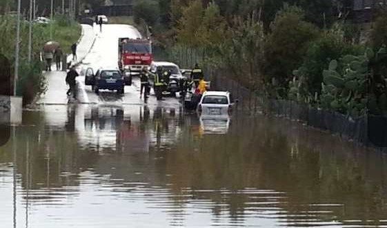 Maltempo: Santa Marinella allagata, abitanti sui tetti