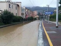 Maltempo, Liguria sott'acqua. A10 chiusa, ferrovia interrotta