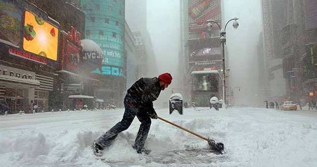 Tempesta di neve negli Usa, New York sotto la bufera