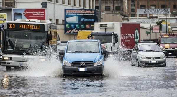 Maltempo Roma: è allarme rosso, picco massimo nel pomeriggio