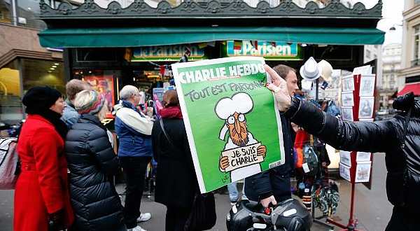 Charlie Hebdo, nuovo numero esaurito in Francia